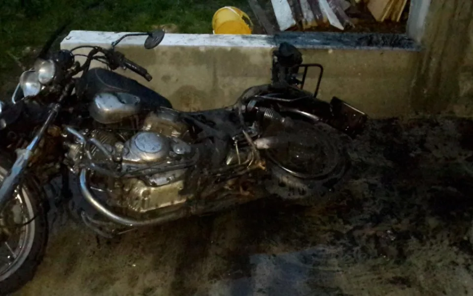 Na Rudolfově hořela motorka.