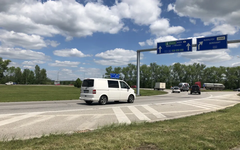 Kruháč na Okružní se dočká úprav, dojde k rozšíření silnice