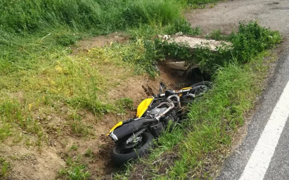 Na Písecku se stala tragická dopravní nehoda. Po nárazu do betonového mostku zemřel motorkář