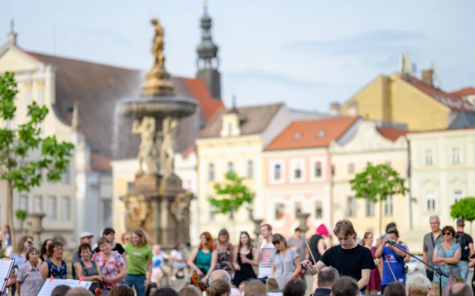 Budějce ovládnou pouliční umělci. Začal Buskers fest
