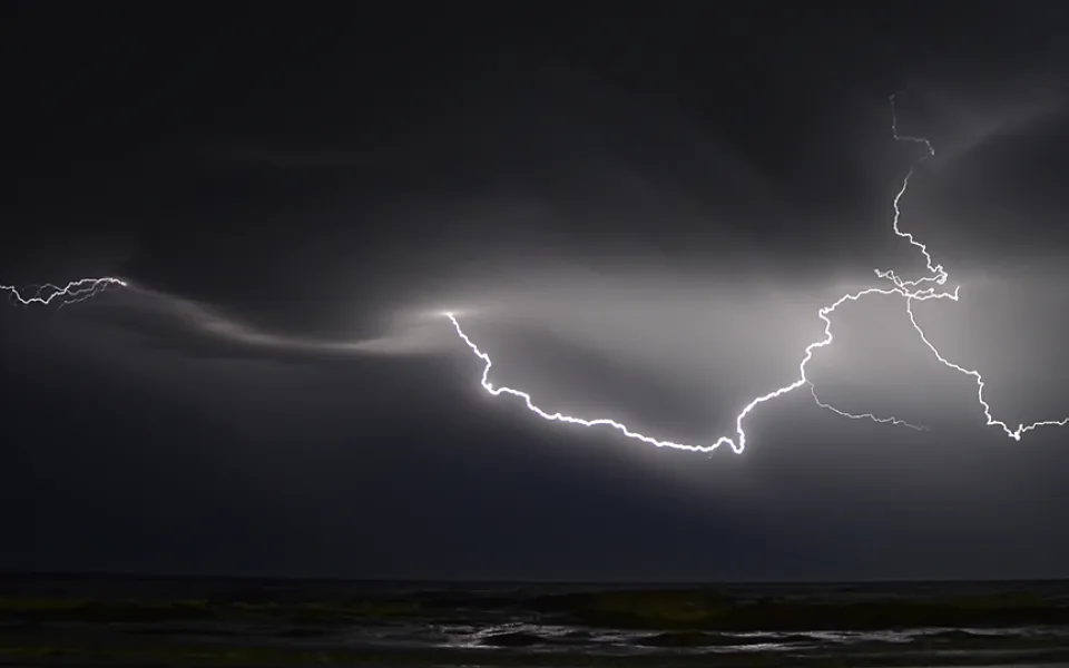 Tropické počasí je u konce. Čechy zasáhnou silné bouřky