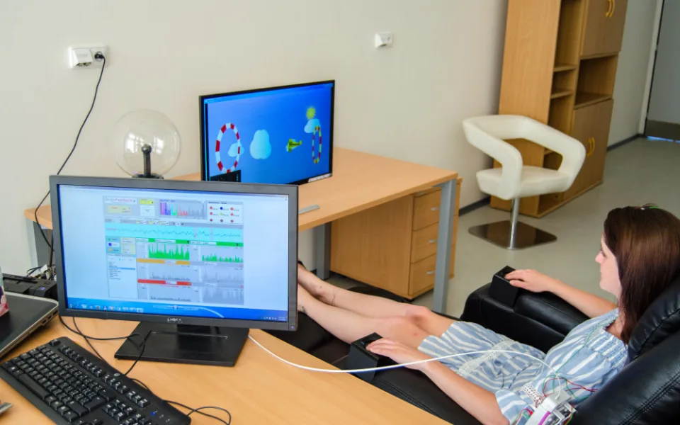Biofeedback je biologická zpětná vazba zprostředkovávající informace o tělesných pochodech.