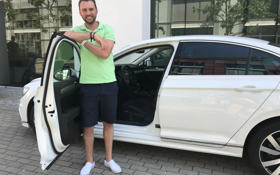 Touha vlastnit auto dnes už není tak silná. Lidé chtějí jen tankovat a jezdit, říká šéf start-upu Driveto Adam Szabó