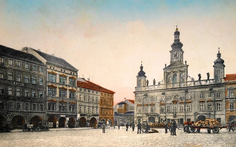 Jihovýchodní část náměstí před rokem 1912.