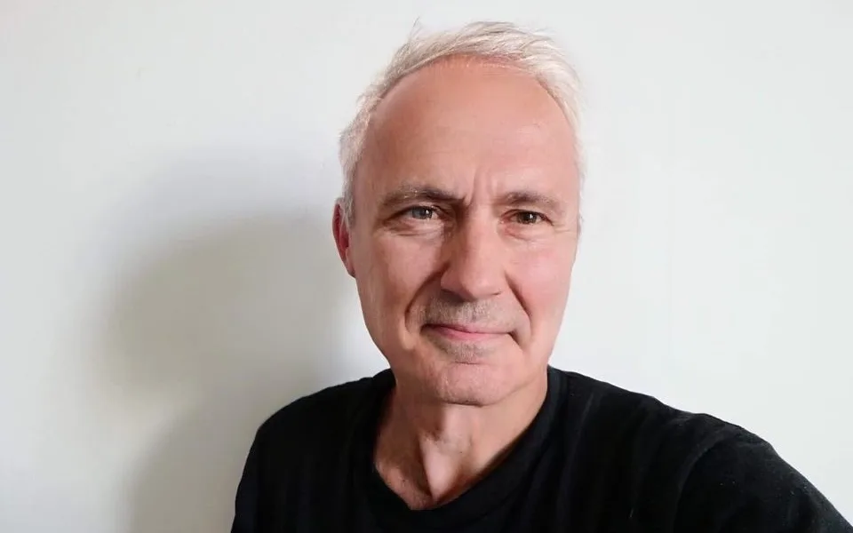 Autor textu posílá pozdrav do Ruska