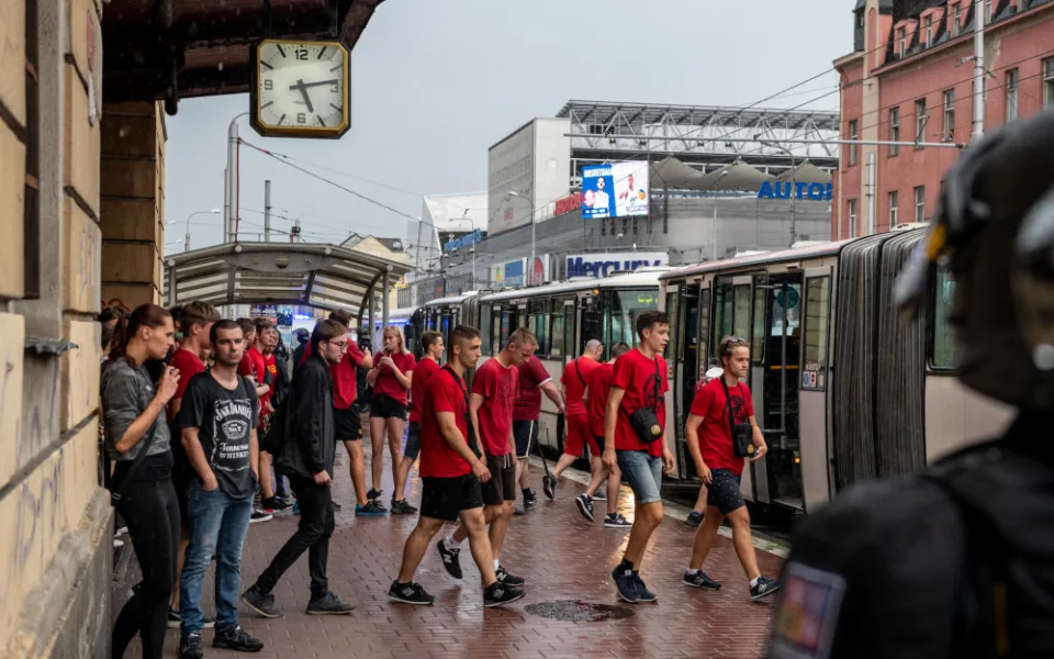 Sparťanští fanoušci dorazili do Budějc. Příjezd se obešel bez komplikací