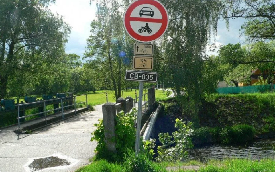 Za necelé dva miliony opraví město lávku přes Mlýnskou stoku v Javorové ulici.