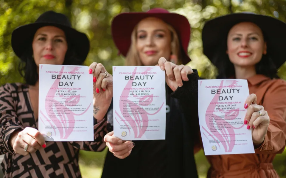 Každá žena chce být zdravá, krásná a spokojená. Co by proto měla udělat? I o tom mluvily pořadatelky akce s názvem Beauty Day Petra Beerová a Klára Klimentová.