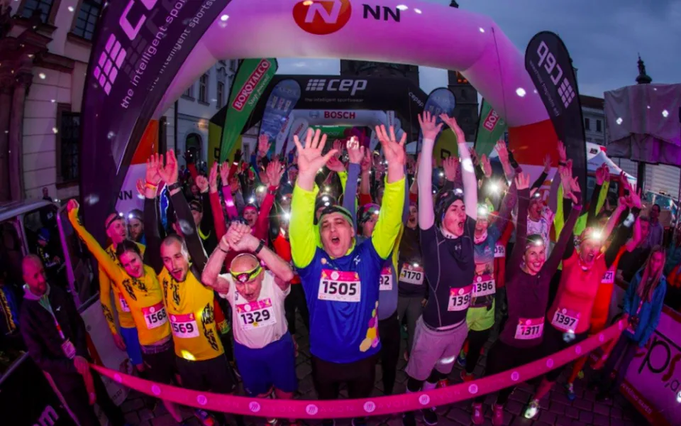Night Run a Avon běh finišují, běží do Českých Budějovic