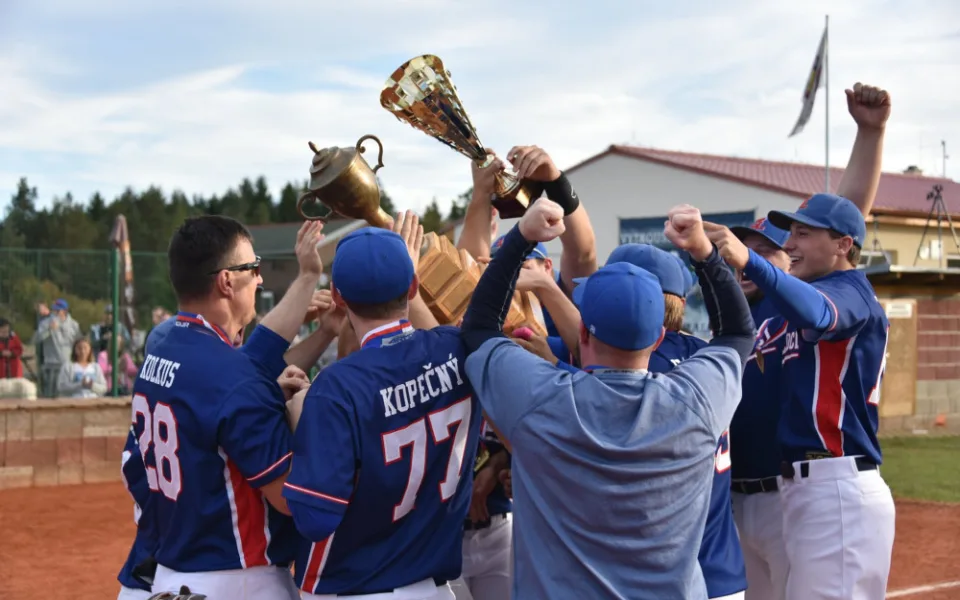 Softbalisté Ledenic vyhráli poprvé v historii českou extraligu.