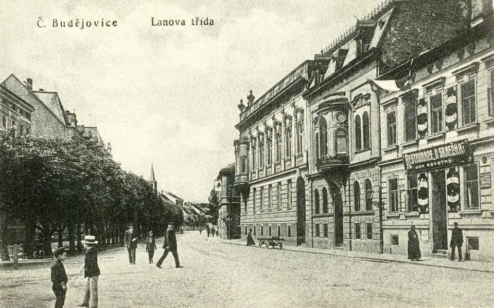 Hostinec U Srnečka v Lannovce před rokem 1928.