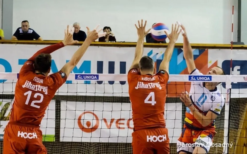 V televizní dohrávce třetí kola UNIQA volejbalové extraligy mužů 2019/20 nenechala Ostrava loňského mistra na své palubovce ani na chvíli nadechnout.