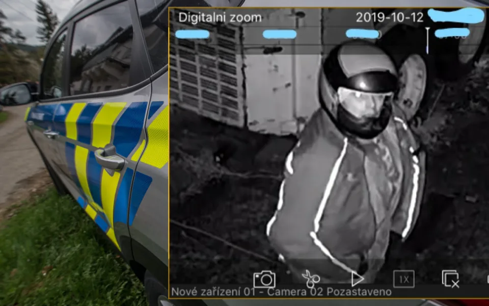 Policisté pátrají po muži v motorkářské přilbě