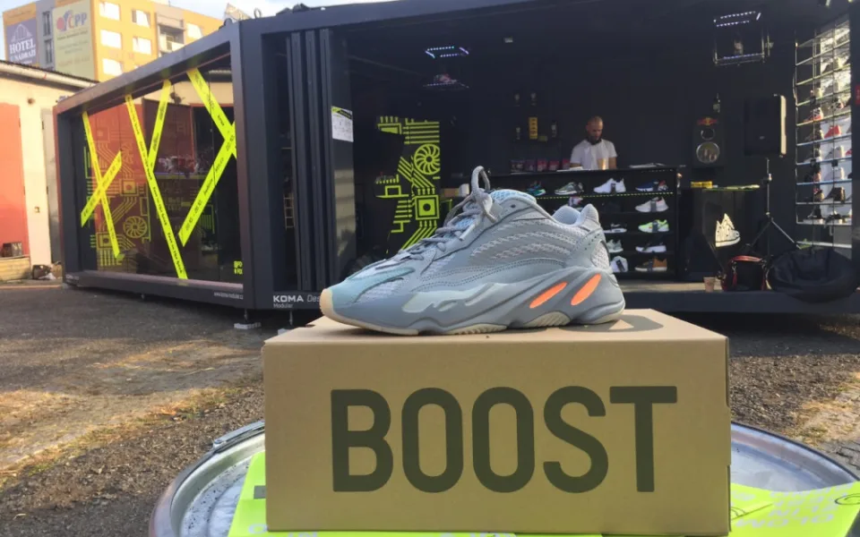 Adidas YEEZY Boost 700 V2