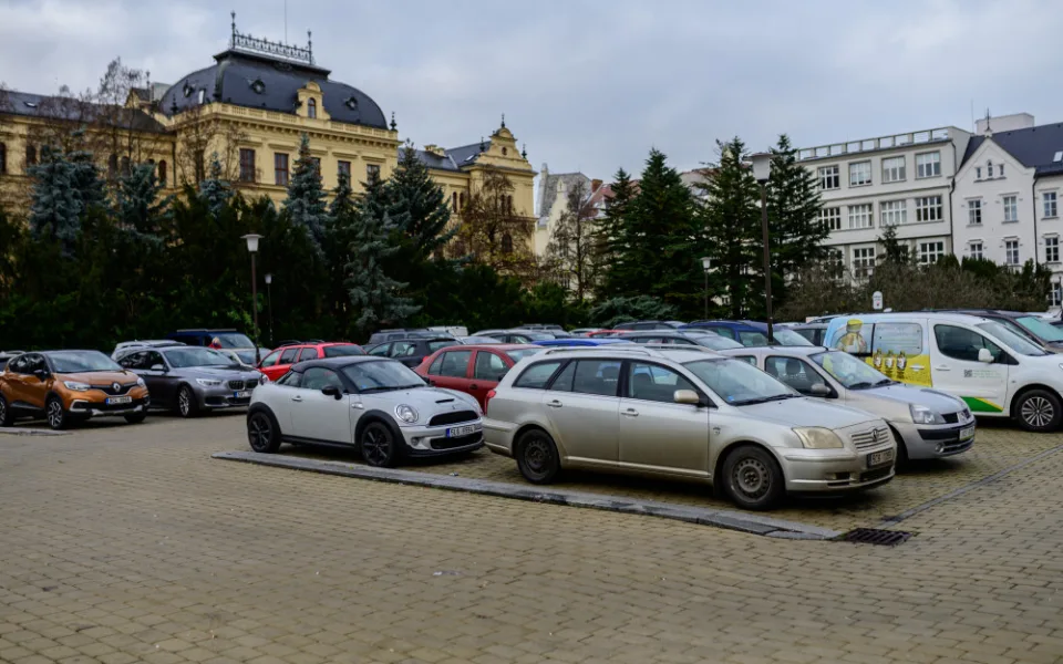 Parkoviště na Senovážném by se mohlo v budoucnu přesunout pod zem.