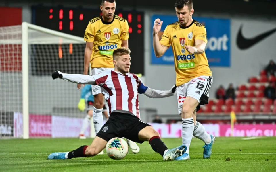 Šest branek a druhá remíza se Spartou