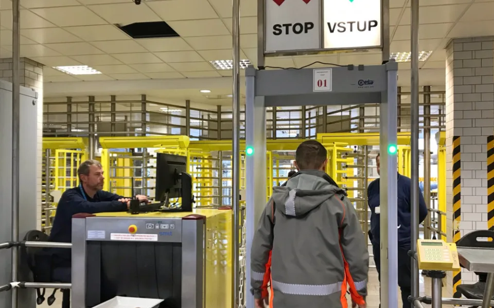 ČEZ posiluje bezpečnost svých jaderných elektráren. Jen v Temelín má nově více než osm stovek zaměstnanců bezpečnostní prověrku NBÚ