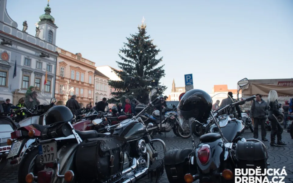 Tradiční motorkářský sraz na Štědrý den bude. Zákaz vjezdu na náměstí neplatí