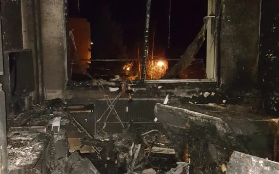 Ve Strakonicích hořel byt, vrtulník do nemocnice transportoval jednu zraněnou osobu