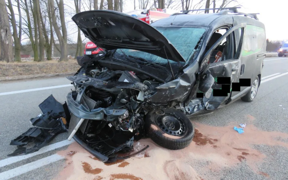 Nehoda dvou osobních aut uzavřela silnici u Stráže nad Nežárkou