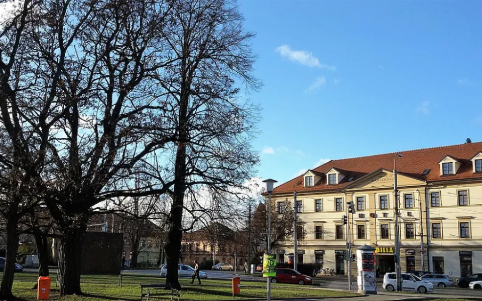 1024px-České_Budějovice_3,_Mariánské_náměstí_(02)