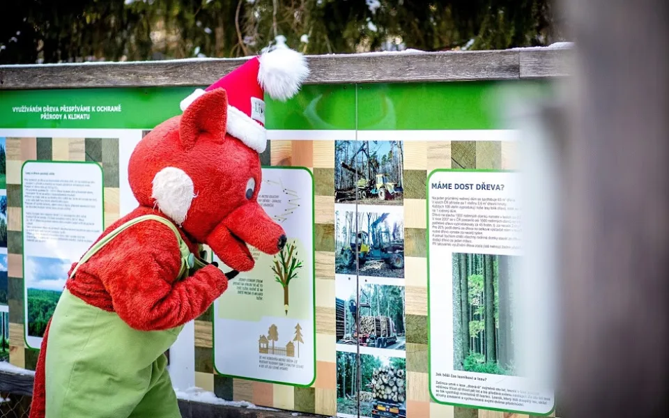 Lišák Fox slaví narozeniny.