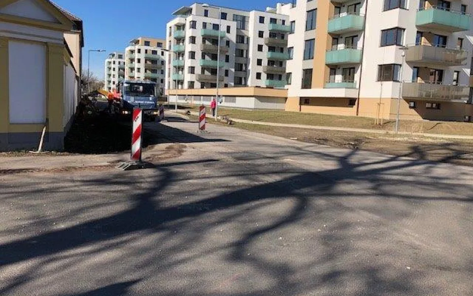 Město vybuduje chodník v ulicie Na Sádkách