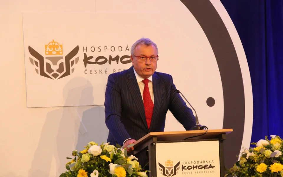 Jak podpořit živořící firmy? Placením DPH jen z proplacených faktur, navrhuje Hospodářská komora