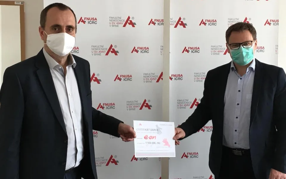 E.ON věnoval pět milionů korun nemocnicím na boj s koronavirem