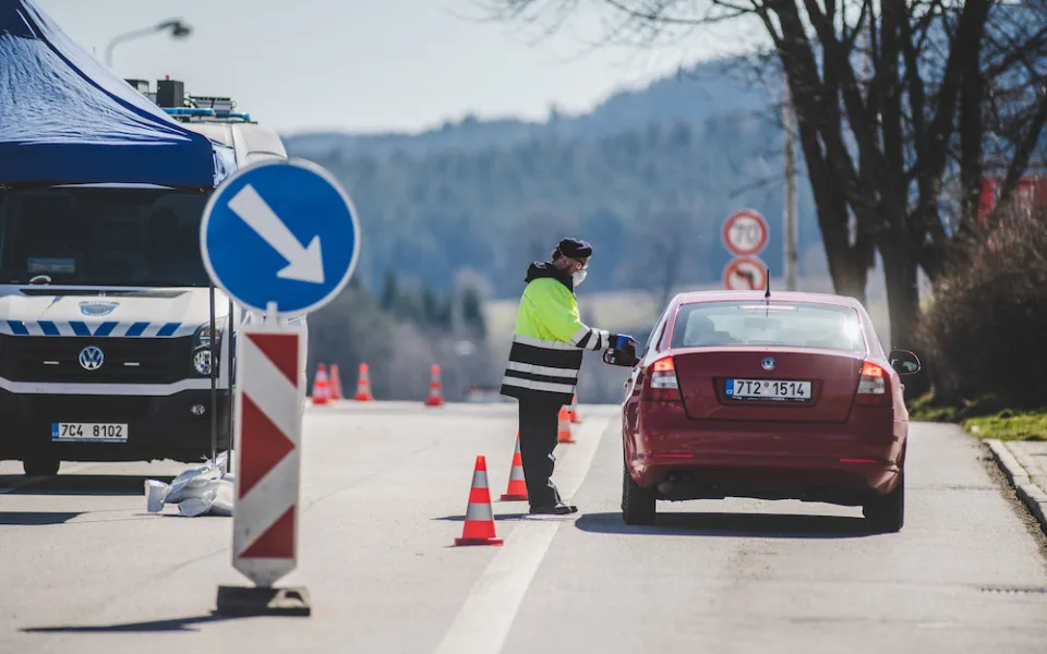 V pátek končí zákaz volného pohybu, bude možné jet za hranice
