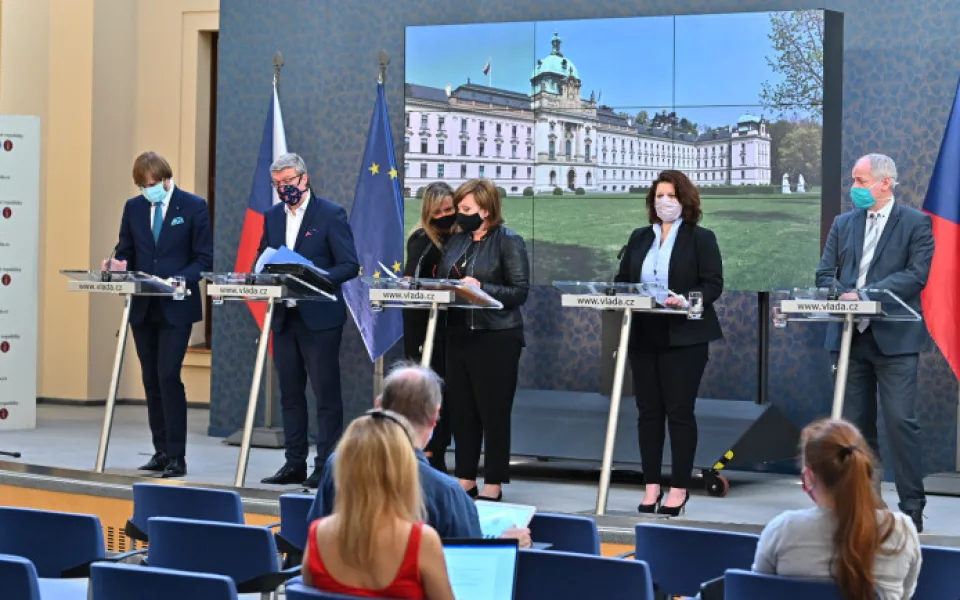 Sněmovna kývla na prodloužení stavu nouze zatím do 17. května