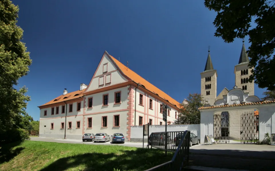 Archeologové objevili v milevském klášteře tajnou chodbu