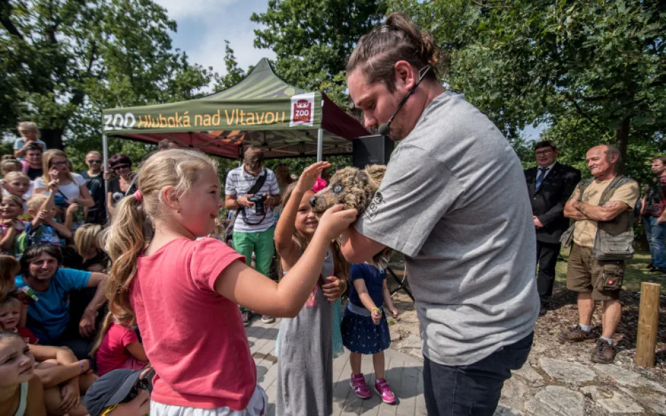 Kraj děkuje vstupenkami do zoo v Hluboké těm, kteří pomáhají bojovat s pandemií