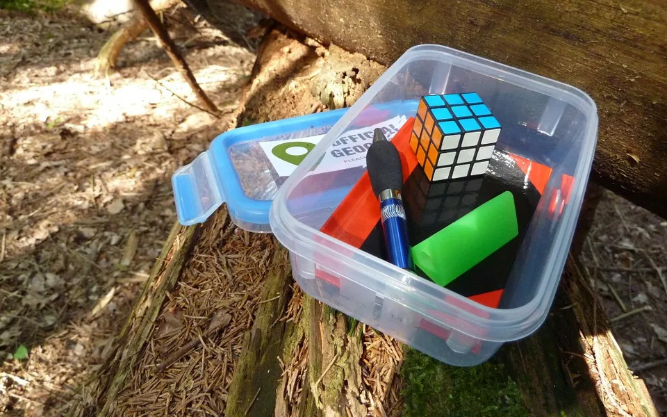 Geocaching slaví dvacet let. Češi podle lokací kešek plánují celé výlety