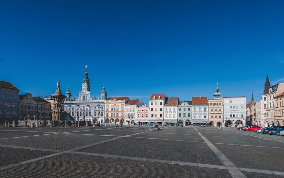 Město chce zklidnit dopravu v centru. Pomoct by měl dopravní odborník