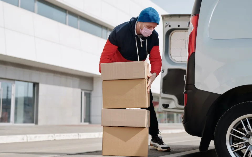 Vyzkoušeli jste: Autodíly z e-shopu do Českého Krumlova a Jindřichova Hradce zadarmo? Kde je háček?