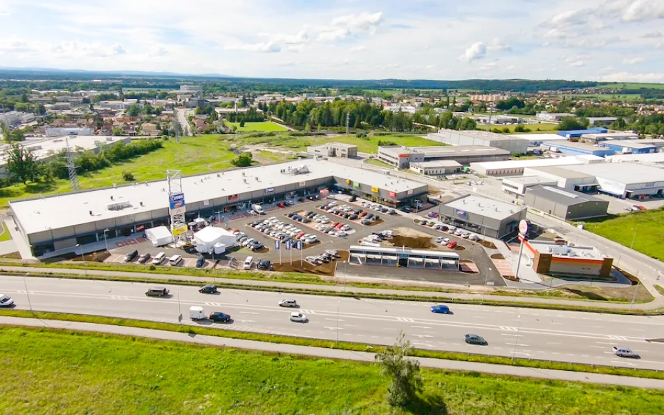 Očekávané nové obchodní centrum Retail park Okružní: V pondělí otevíráme