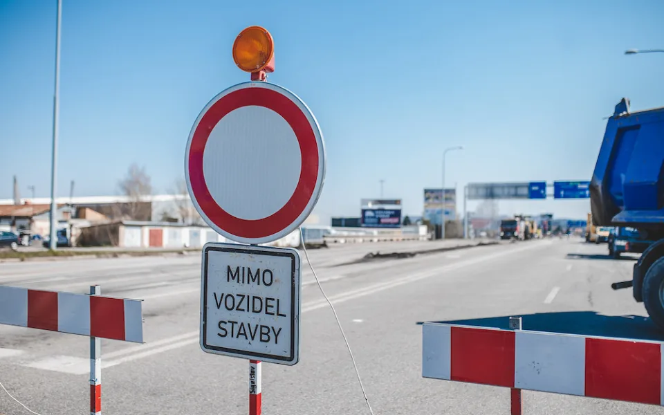 DOPRAVNÍ INFO: Výstavba kruhové křižovatky ve Slavonicích se neobejde bez dopravního omezení