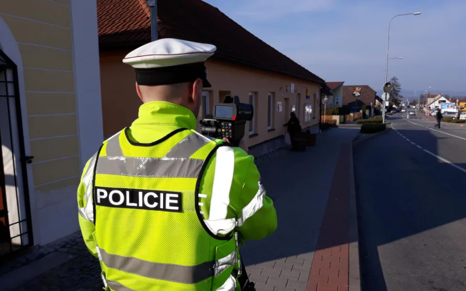 Jihočeští policisté obsadili silnice, odhalili téměř čtyři stovky přestupků