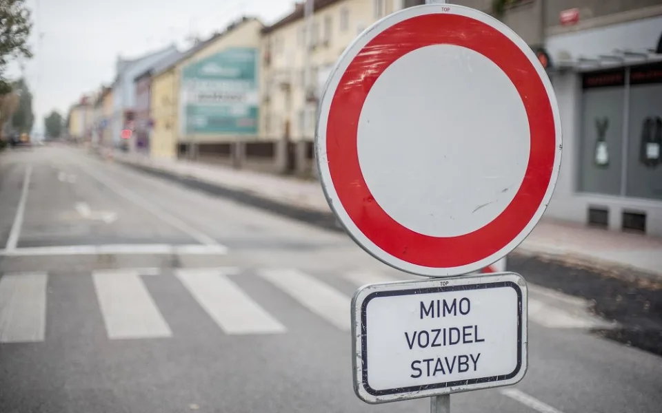 DOPRAVNÍ INFO: Řidiči musí ještě několik dní počítat s objížďkou kvůli stavbě mostu u Františkova na Vimpersku