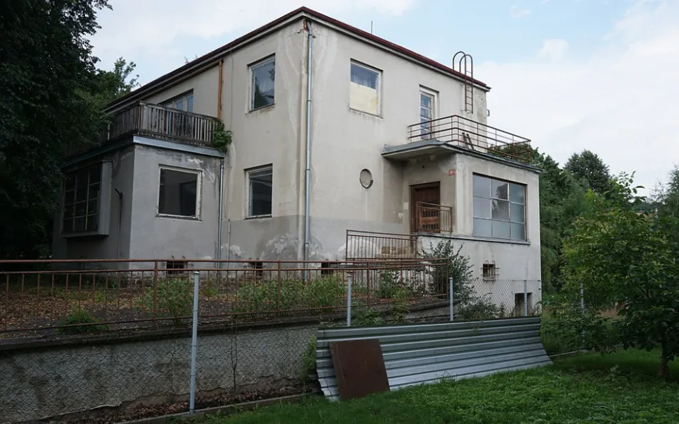 Prachatice pronajmou architektonicky cennou vilu spolku Živá vila