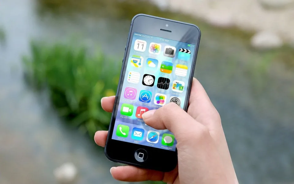Řada mobilních aplikací je nebezpečná. Které byste z telefonu měli raději smazat?