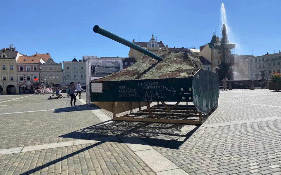 Mnoho měst v Česku si připomíná srpen 1968. V Budějcích zaparkovaly makety tanků