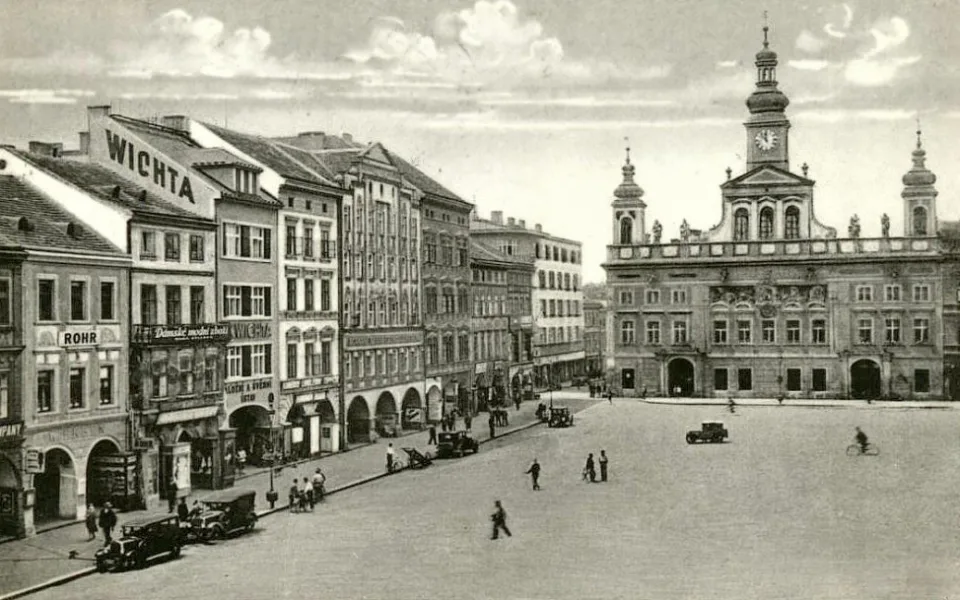 DRBNA HISTORIČKA: Jižní strana náměstí