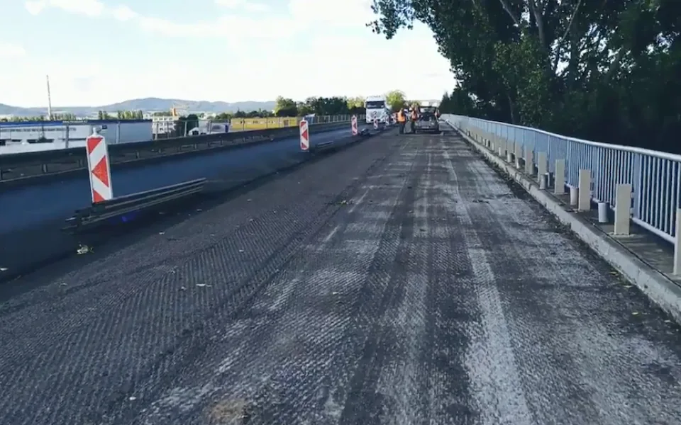 Ve Strakonicích skončily opravy mostu přes Řepický potok, plně zprůjezdněn bude v úterý