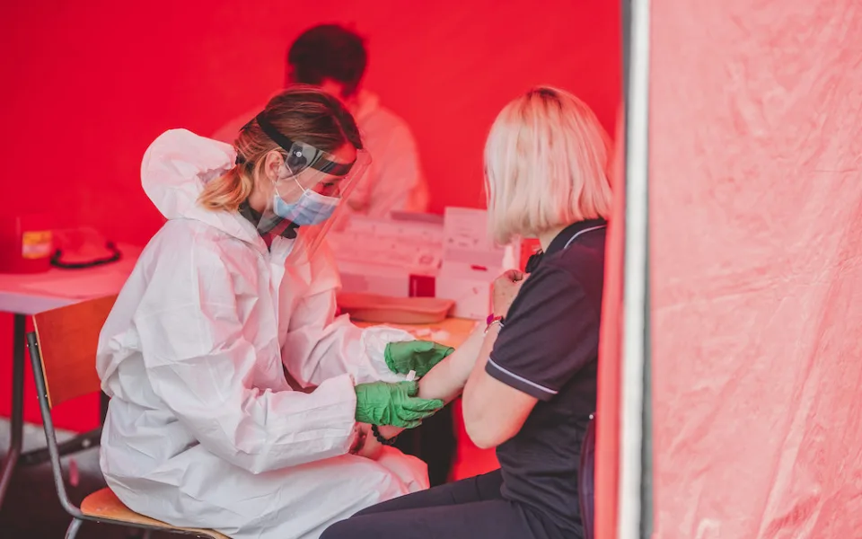 Kapacita testovacích míst na jihu Čech podle epidemioložky stačí