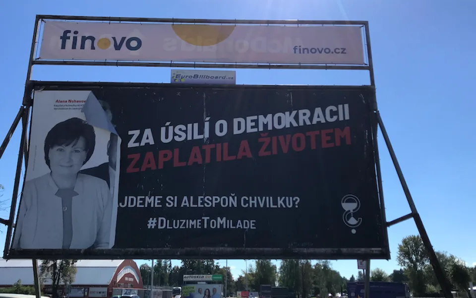 Komunistům kdosi ničí předvolební billboardy. Jde o cílené útoky, tvrdí lídr.
