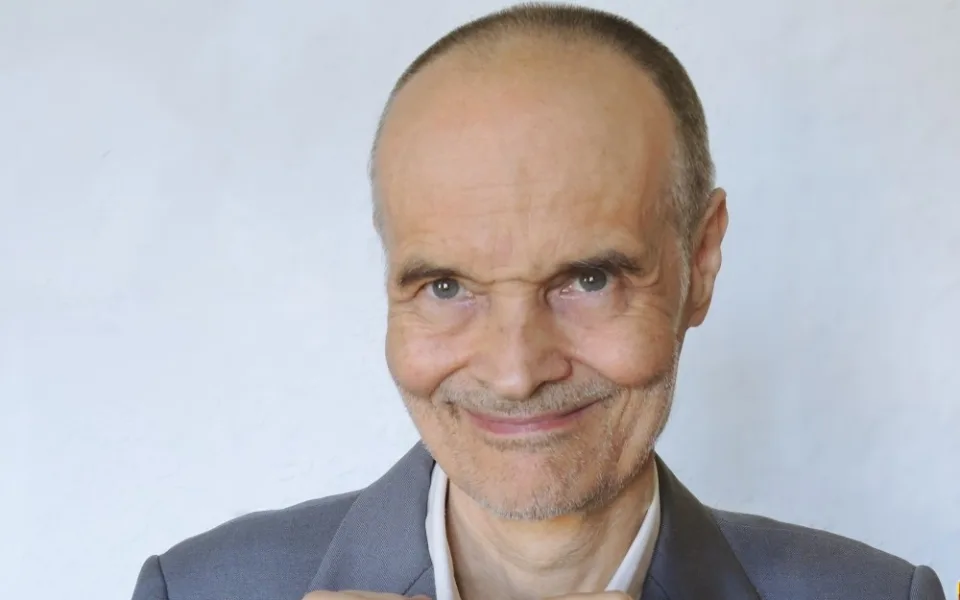 Usmívejte se na lidi, ale třeba i na věci, přírodu nebo svoji snídani, říká psychiatr Karel Nešpor.