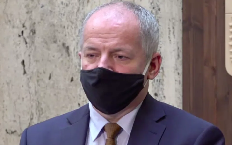 Hospody do desíti večer a další omezení sportovních akcí. Prymula potvrdil další opatření.