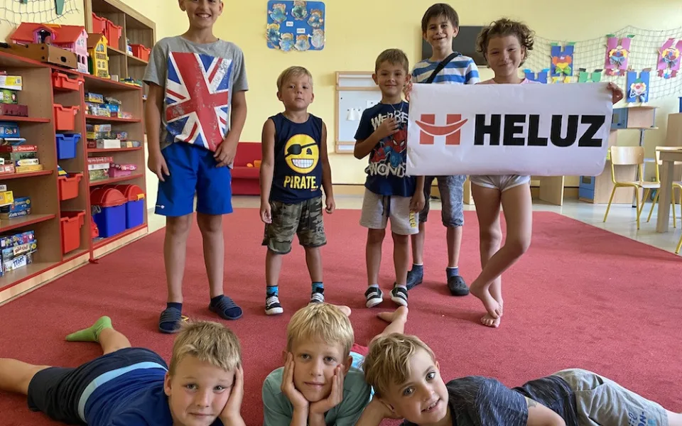 Heluz uspořádal jazykový tábor pro děti zaměstnanců